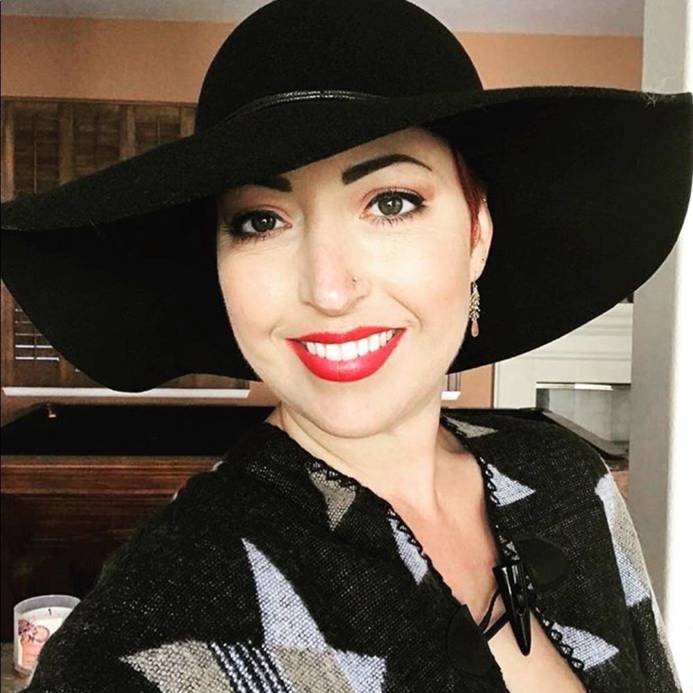 Meet your Posher, Eva